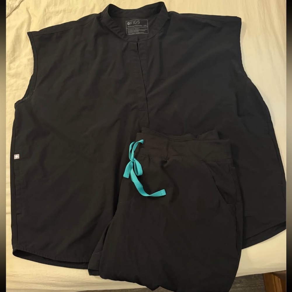 Figs Black Sleeveless Set with Teal Accent